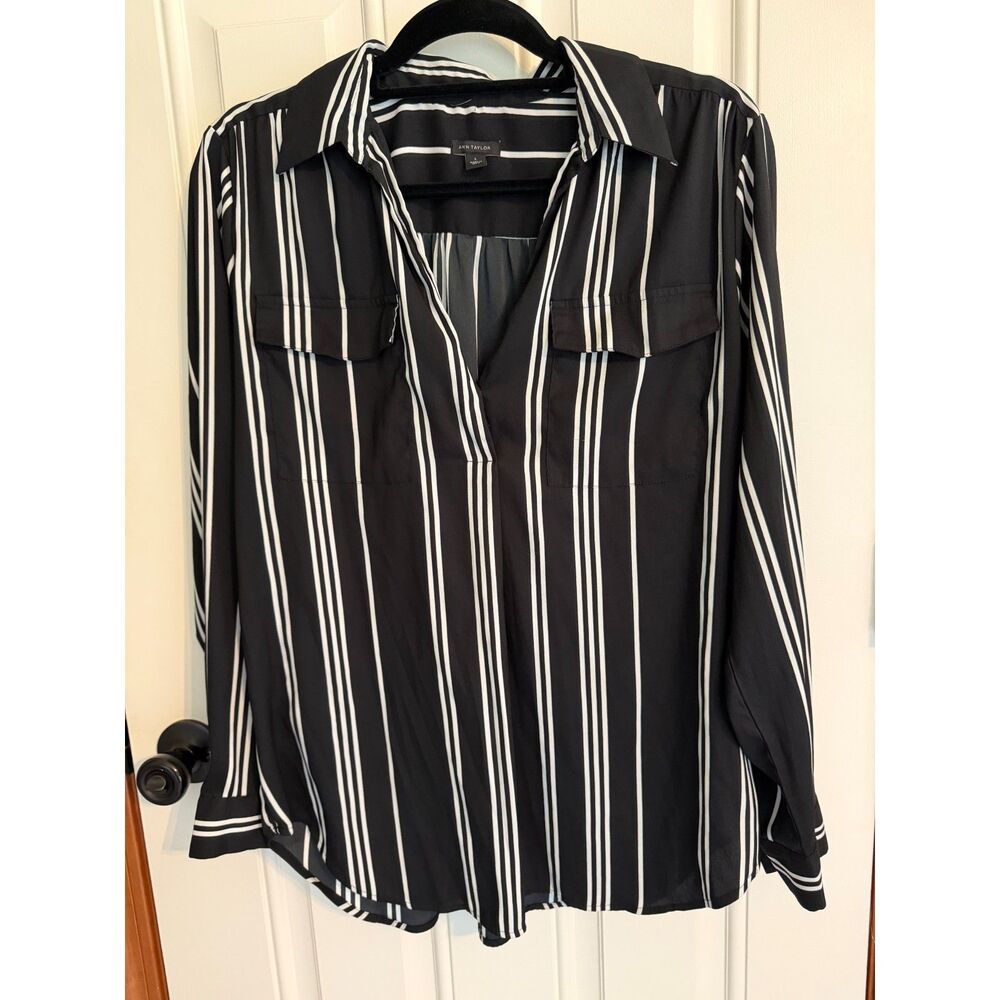 Ann Taylor V-neck Blouse size L